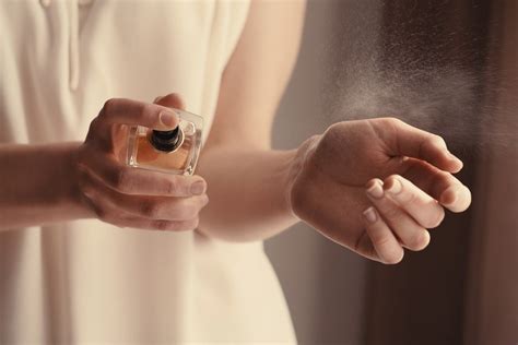 why do people wear perfume.